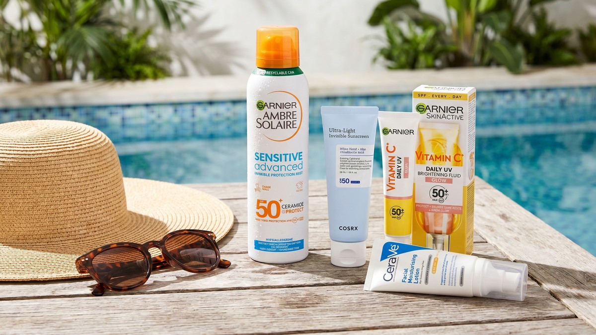 How to Reapply Sunscreen Over Makeup Without Ruining Your Base
