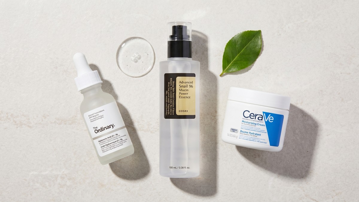 Snail Mucin and Hyaluronic Acid: Which Goes First? (The Order That Actually Hydrates)