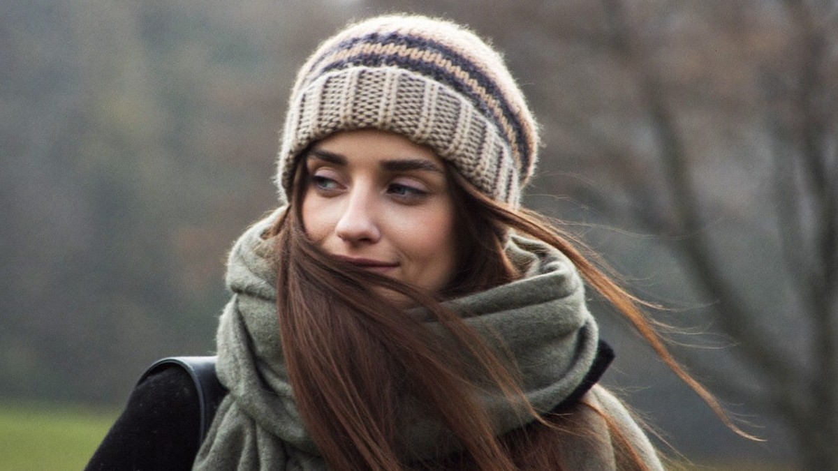 How to Protect Hair from Wind and Cold: A UK Guide