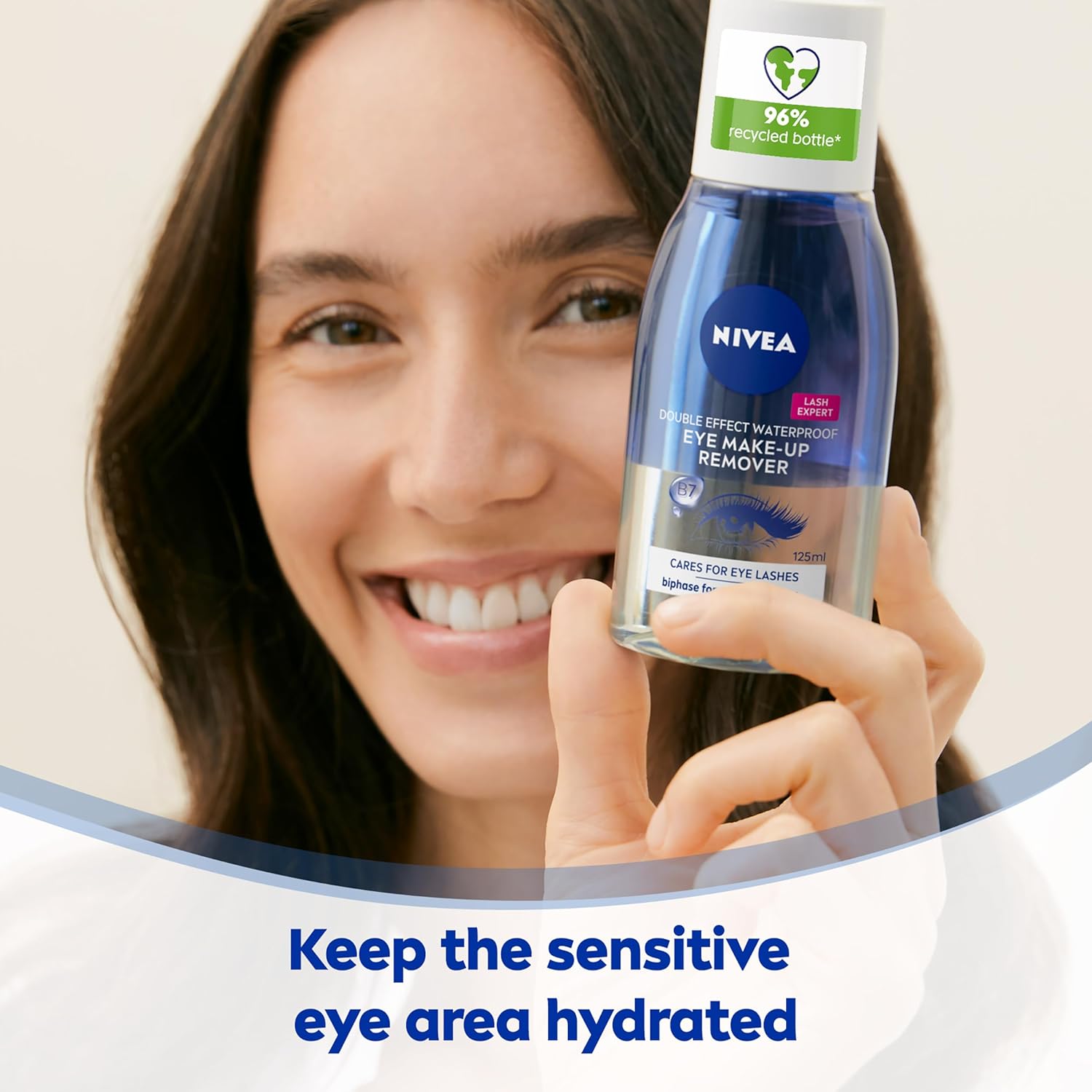Woman holding NIVEA Double Effect Eye Make-Up Remover