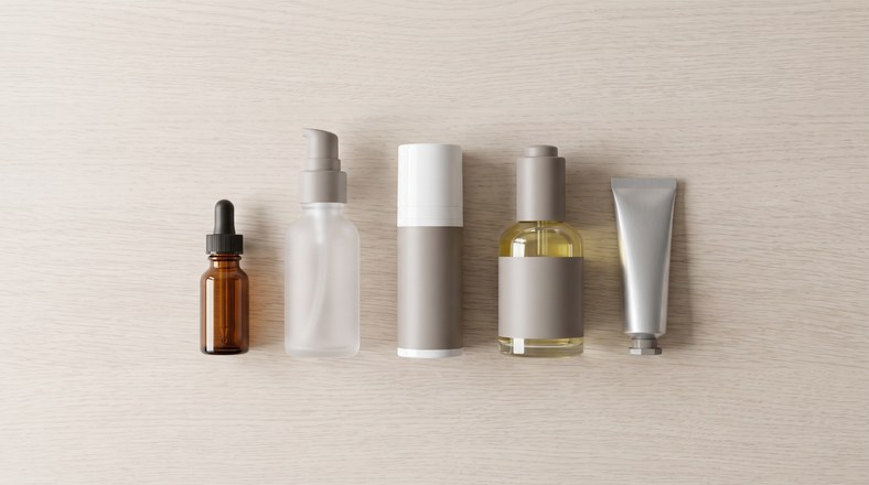 Row of retinoid serums in increasing strengths for beginners, from retinyl palmitate cream to yellow-tinted retinal serum