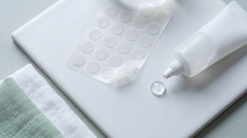 Hydrocolloid spot patches and blemish gel laid out to stop picking and prevent new acne marks