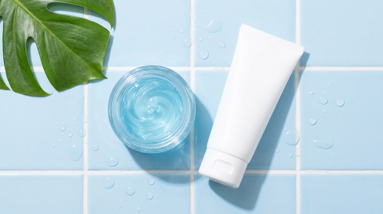 Oil-free gel moisturiser and lightweight SPF for blackhead-prone skin on the nose